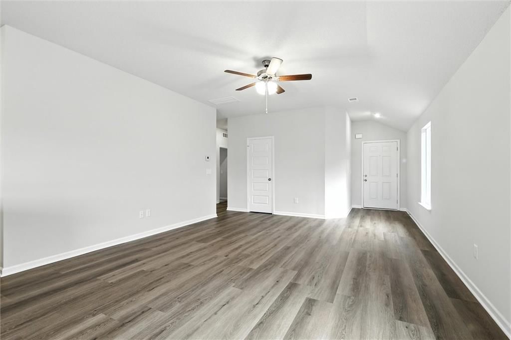 Photo 5 of 29 - 551 W Lanesfield Street