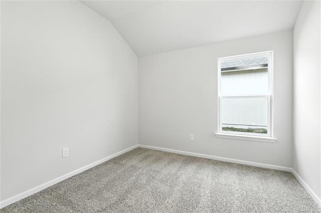 Photo 20 of 29 - 551 W Lanesfield Street
