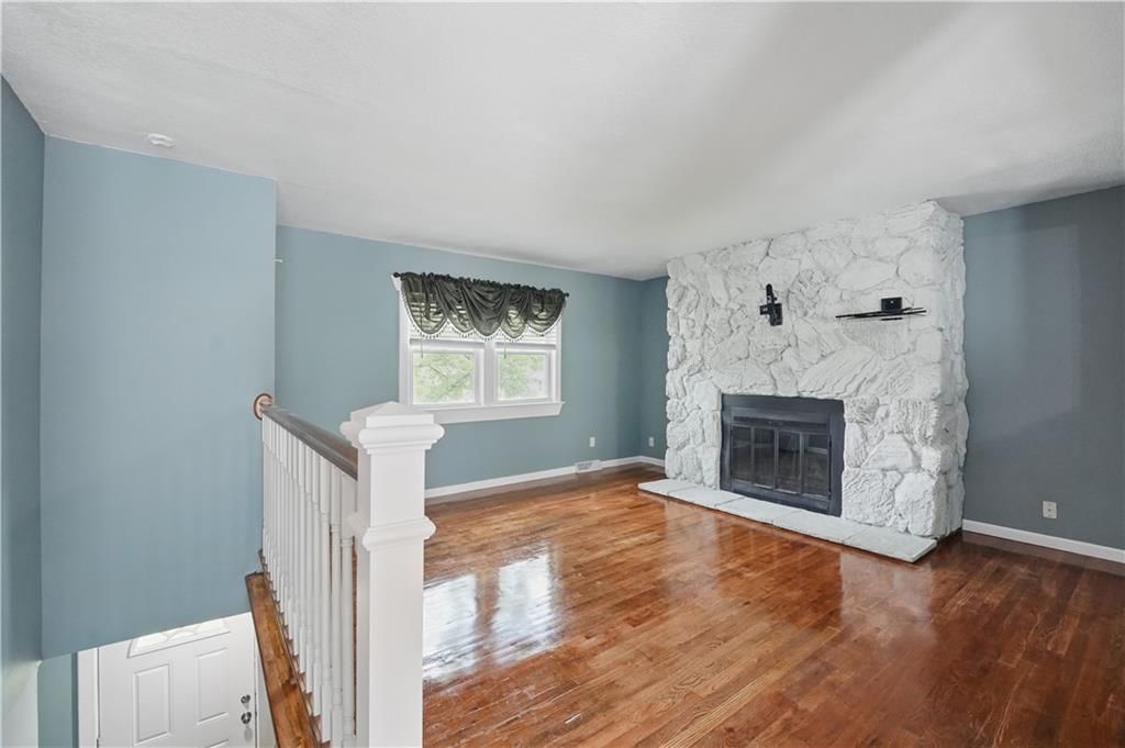 52 Florentina Street — photo 4