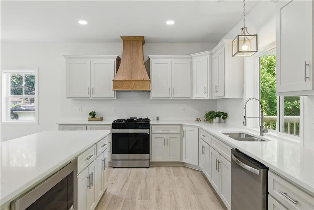 Photo 10 of 37 - 2923 N 52nd Street