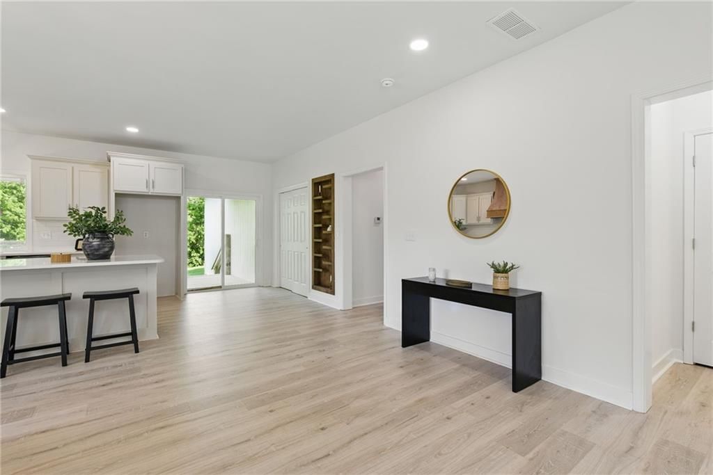 Photo 16 of 37 - 2923 N 52nd Street