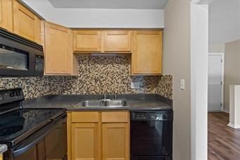 Photo 5 of 17 - 1714 E 97th Street