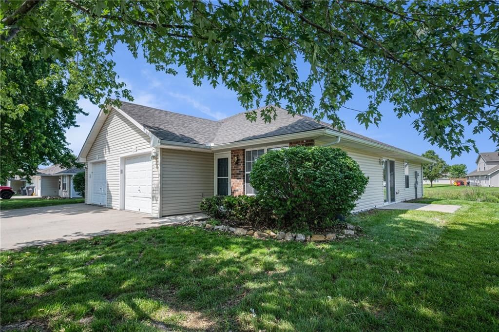 214 NW Parker Drive, Grain Valley, MO
