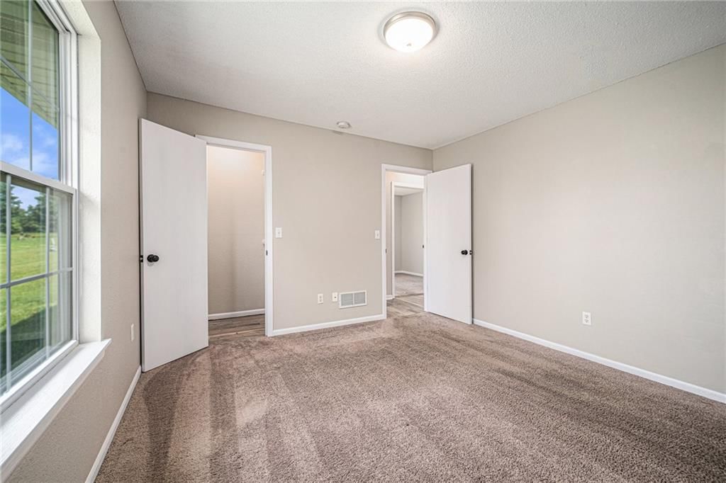 214 NW Parker Drive — photo 8