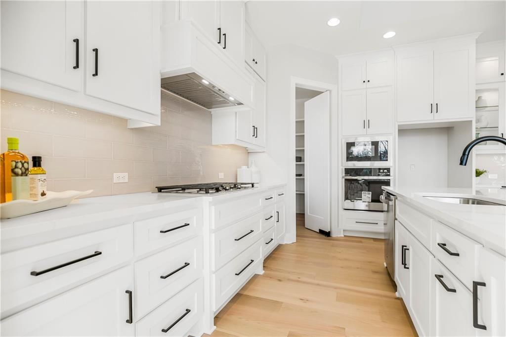 3352 W 133rd Terrace — photo 6