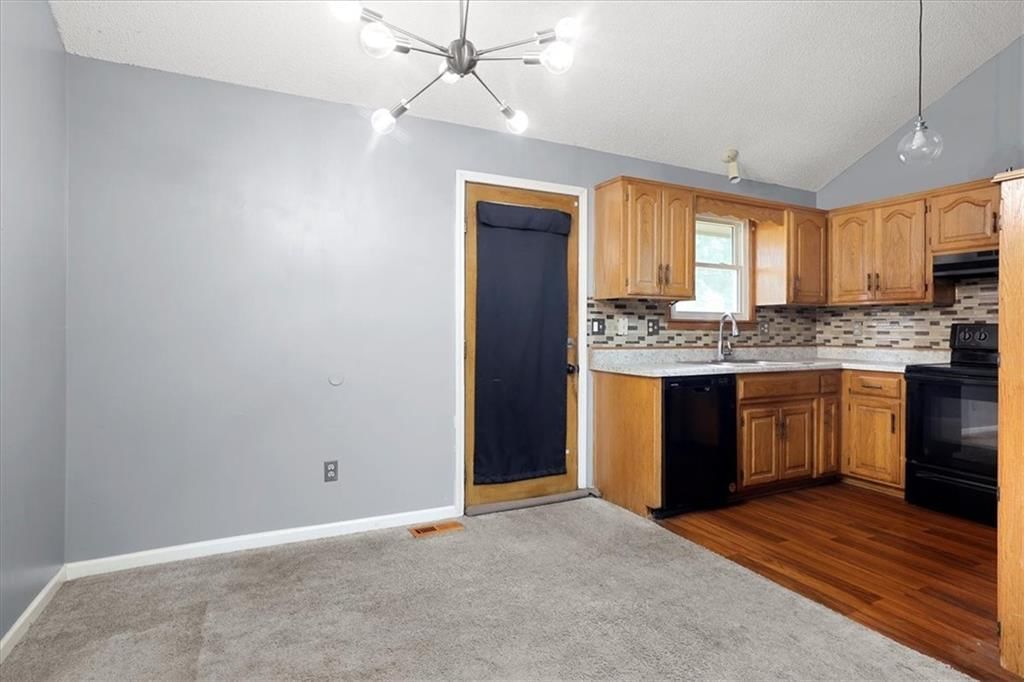 5011 N Elmwood Avenue — photo 5