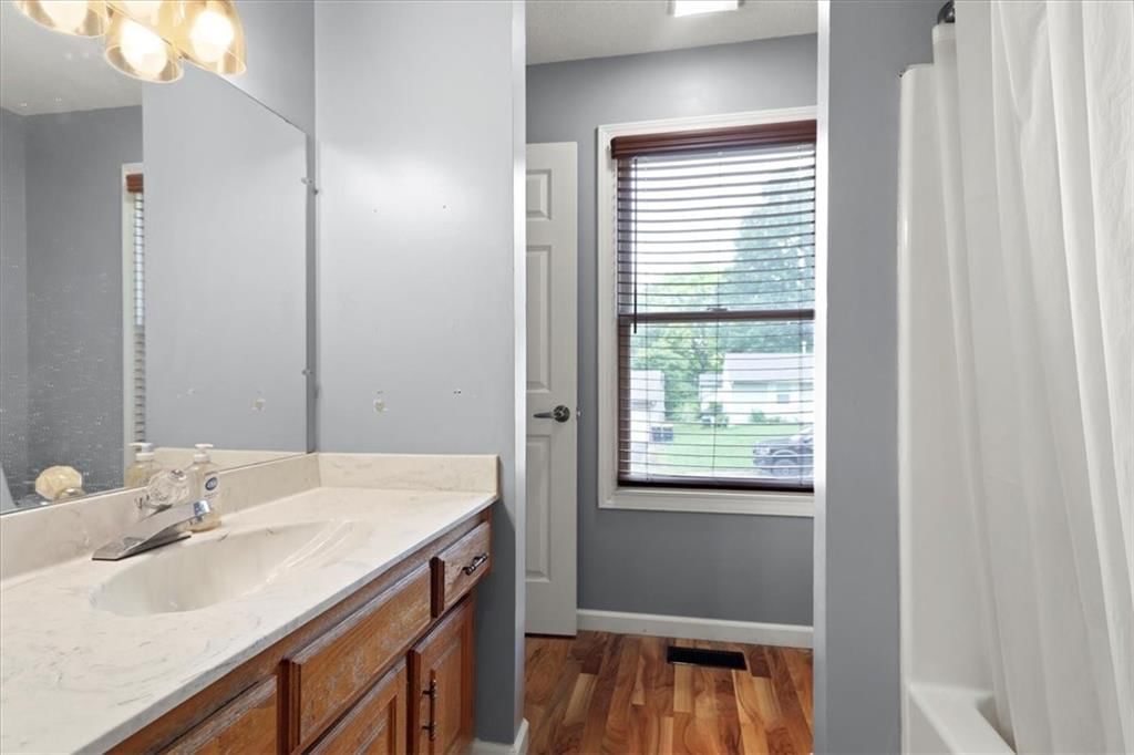 5011 N Elmwood Avenue — photo 18