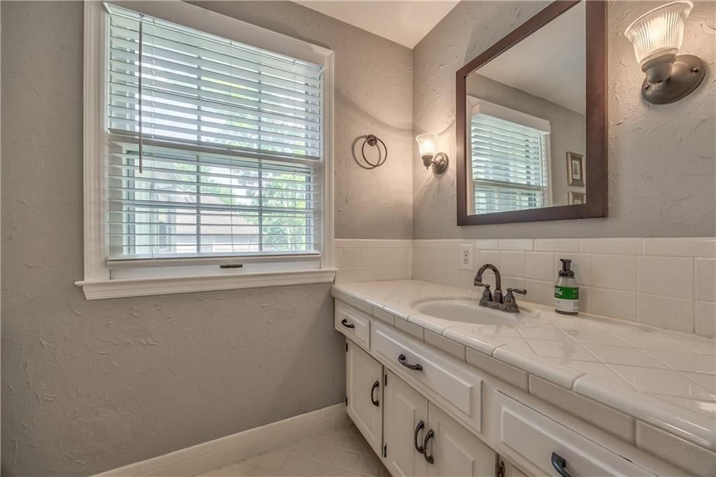 8911 W 105th Terrace — photo 34