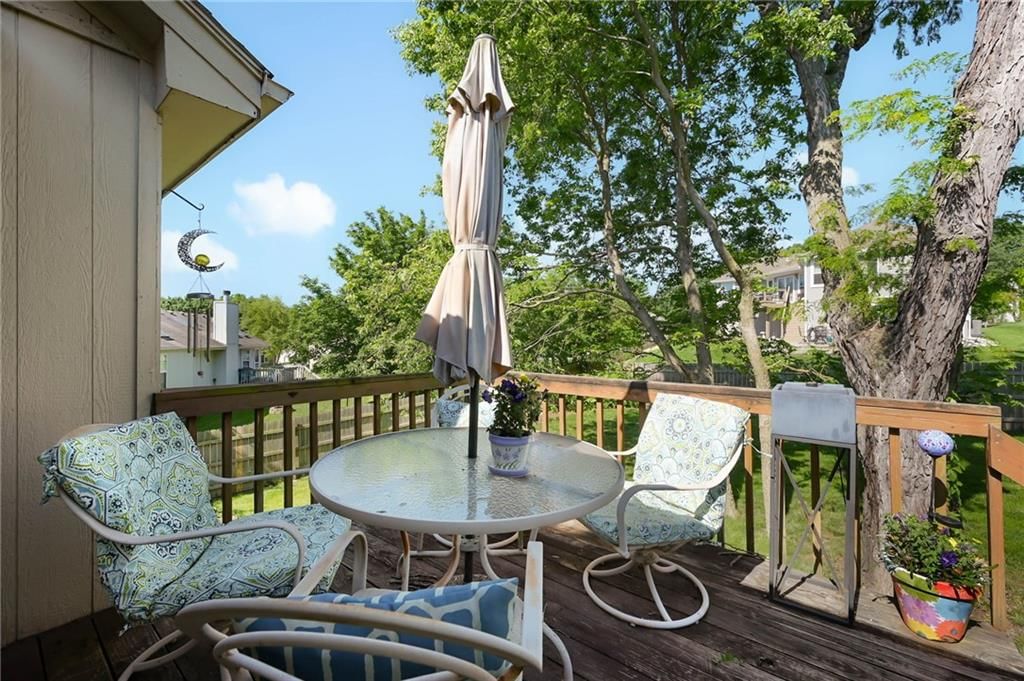 1524 NE Tawny Drive — photo 6