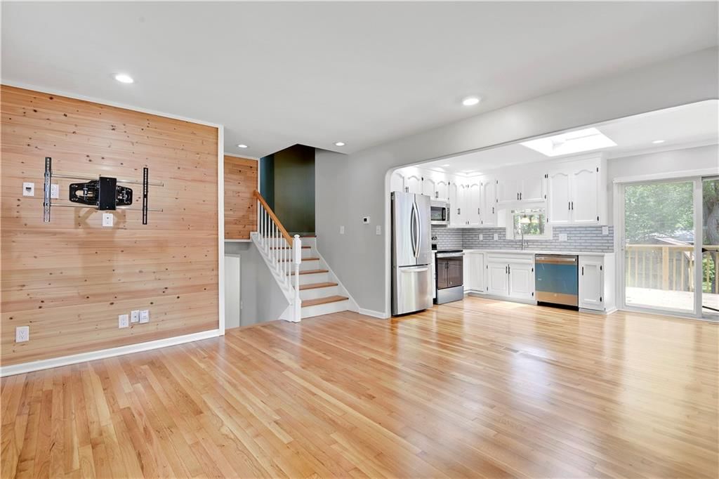 13209 Grand Avenue — photo 2