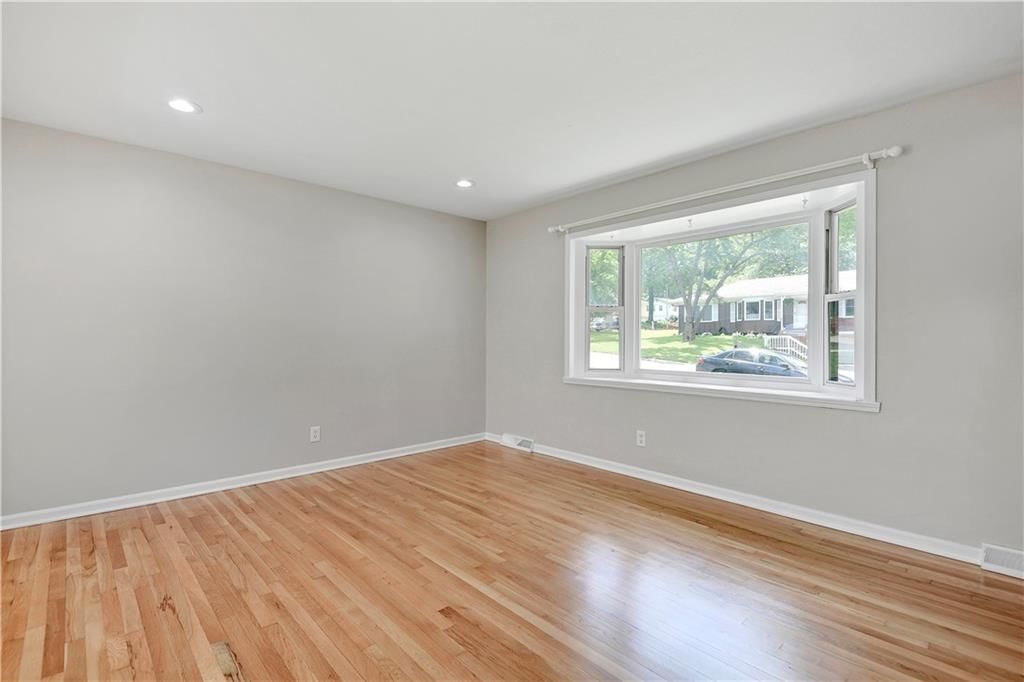 13209 Grand Avenue — photo 16