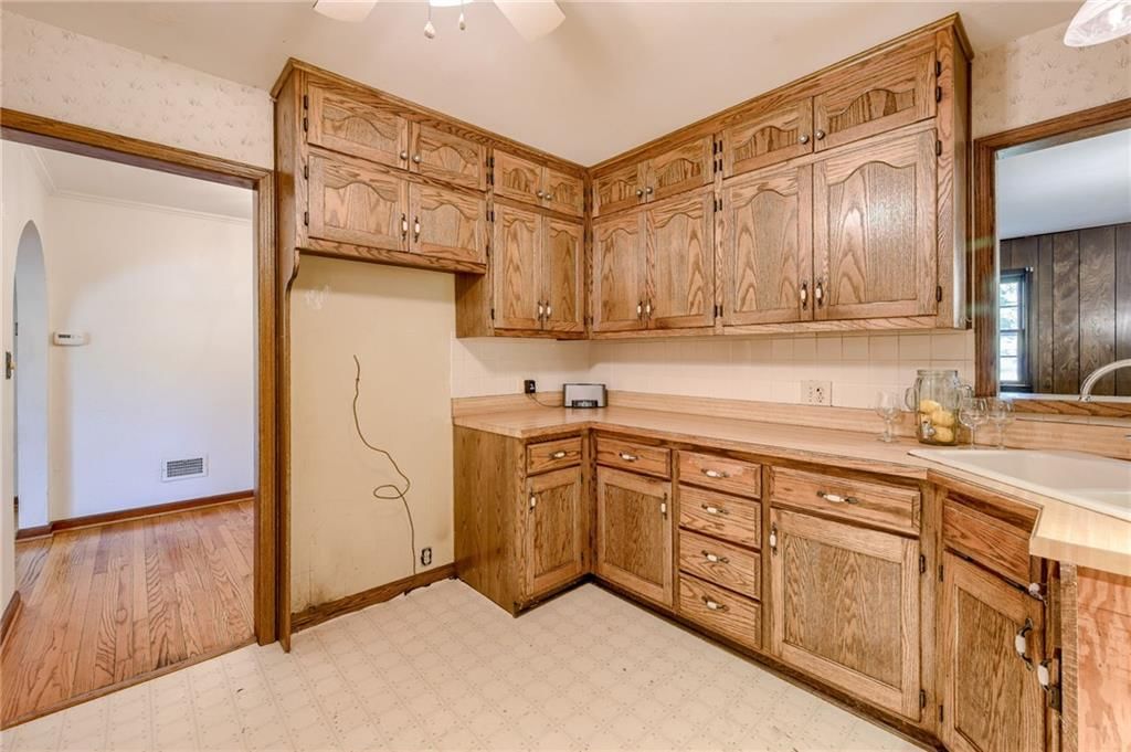 Photo 11 of 41 - 5301 Sycamore Drive