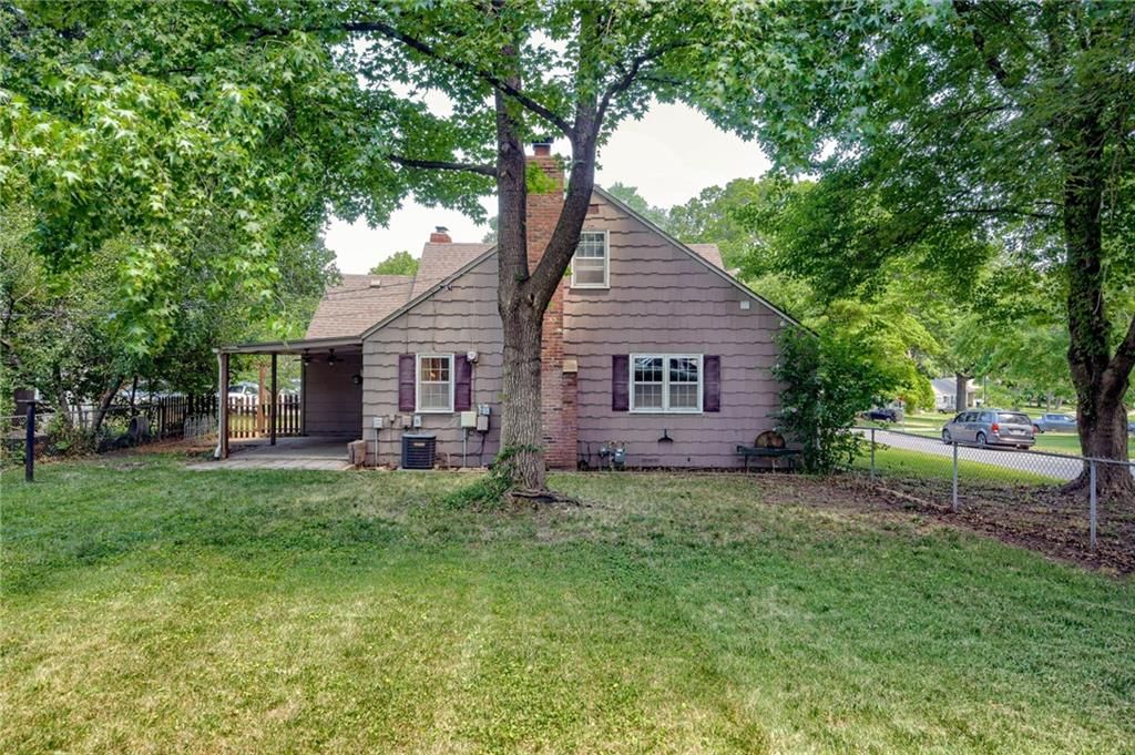 Photo 35 of 41 - 5301 Sycamore Drive
