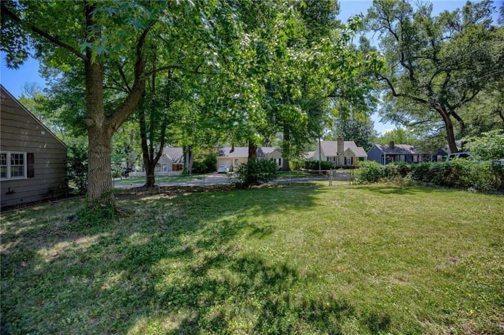 Photo 36 of 41 - 5301 Sycamore Drive