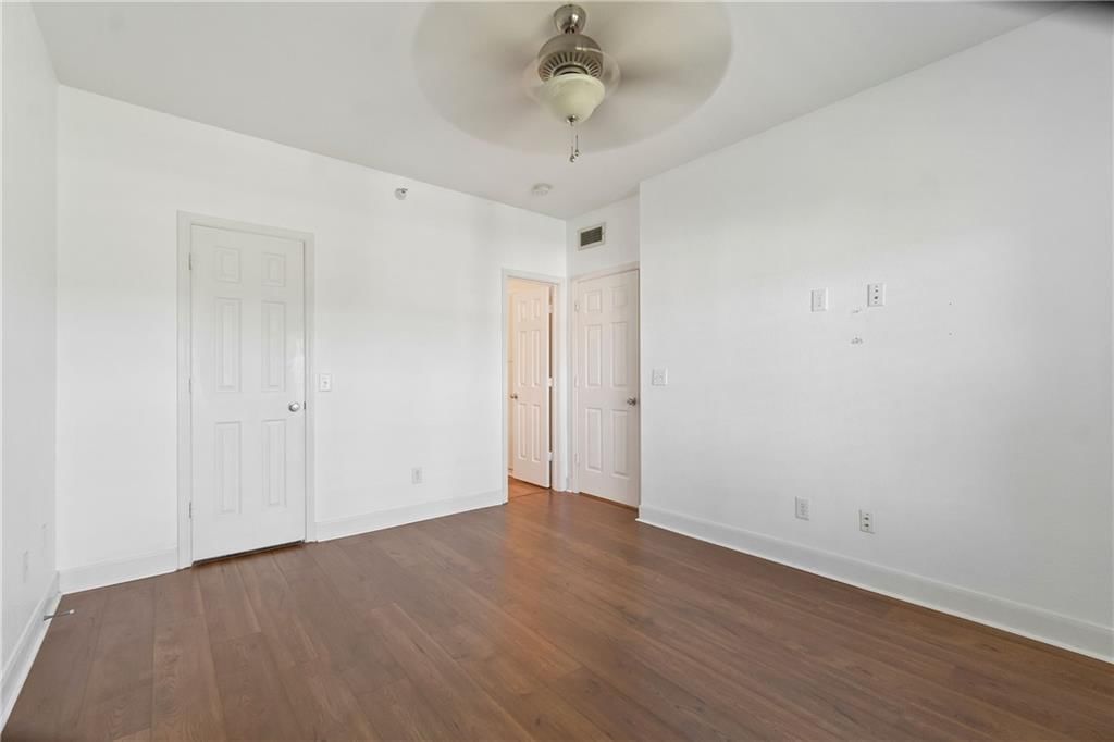 11619 Tomahawk Creek Parkway — photo 9