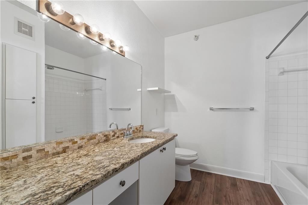 11619 Tomahawk Creek Parkway — photo 10