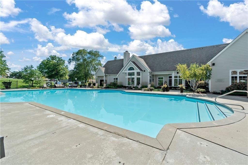 11619 Tomahawk Creek Parkway — photo 18