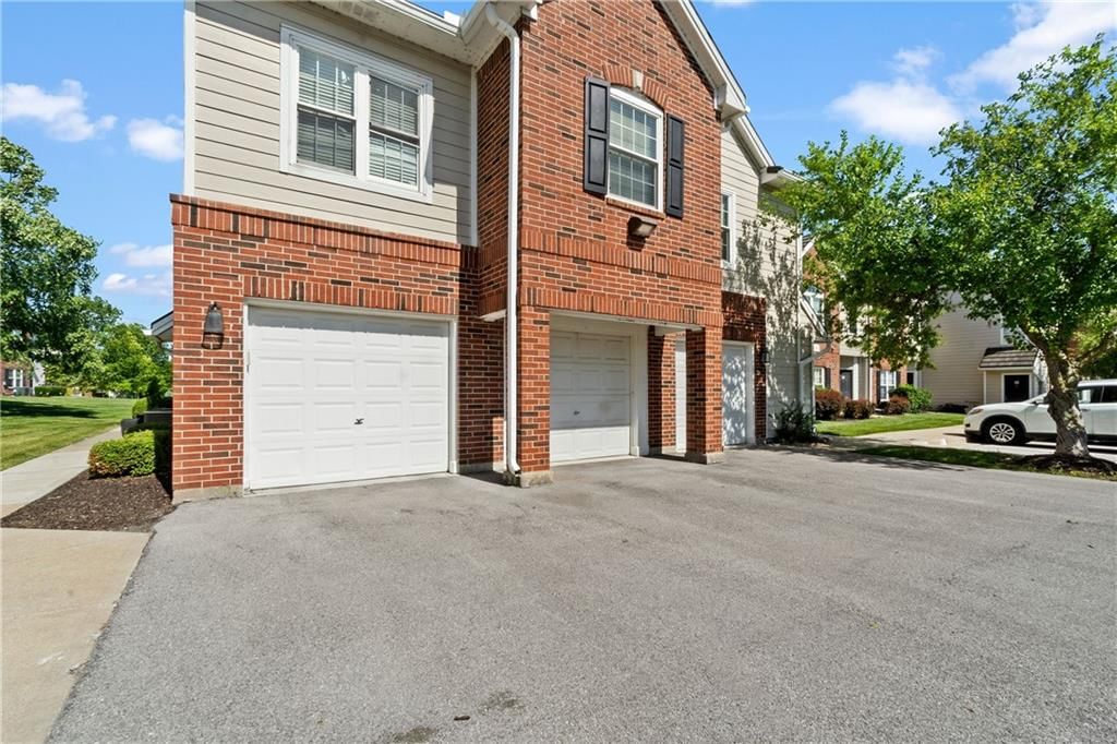 11619 Tomahawk Creek Parkway — photo 21