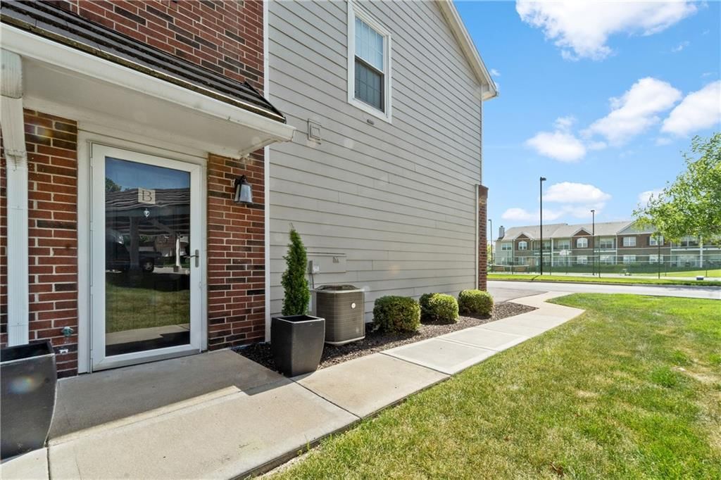 11619 Tomahawk Creek Parkway — photo 22
