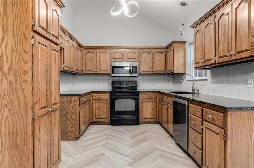 7132 Woodstock Street — photo 13