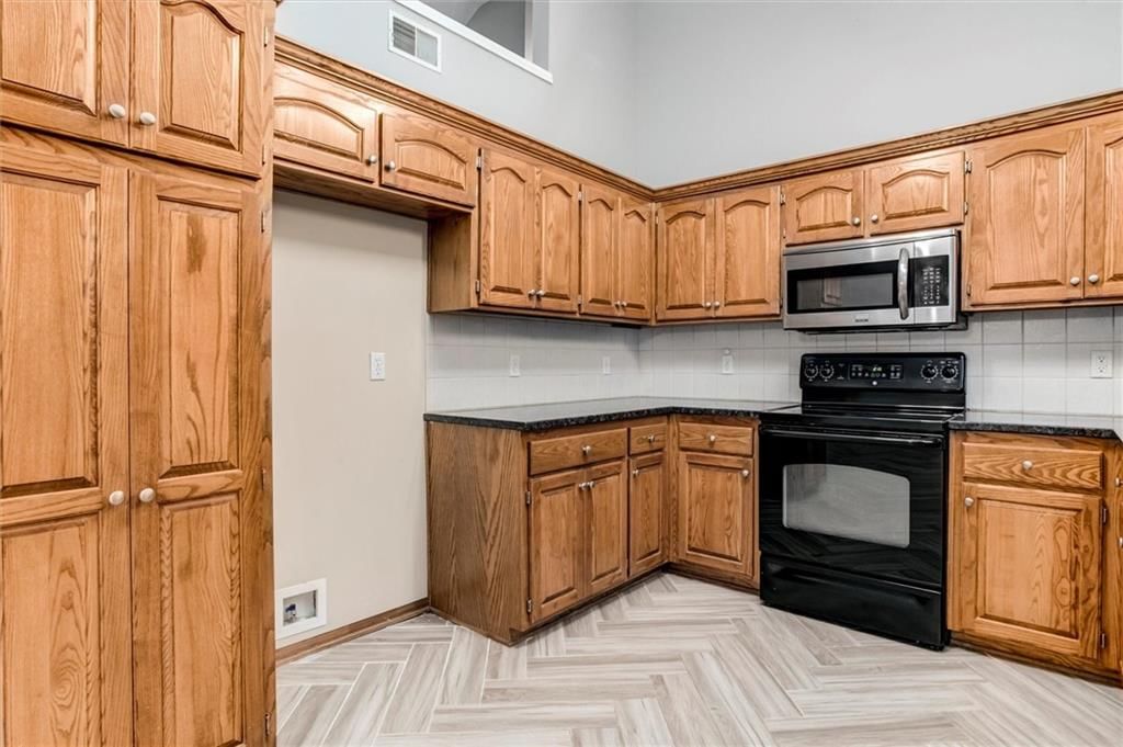 7132 Woodstock Street — photo 15