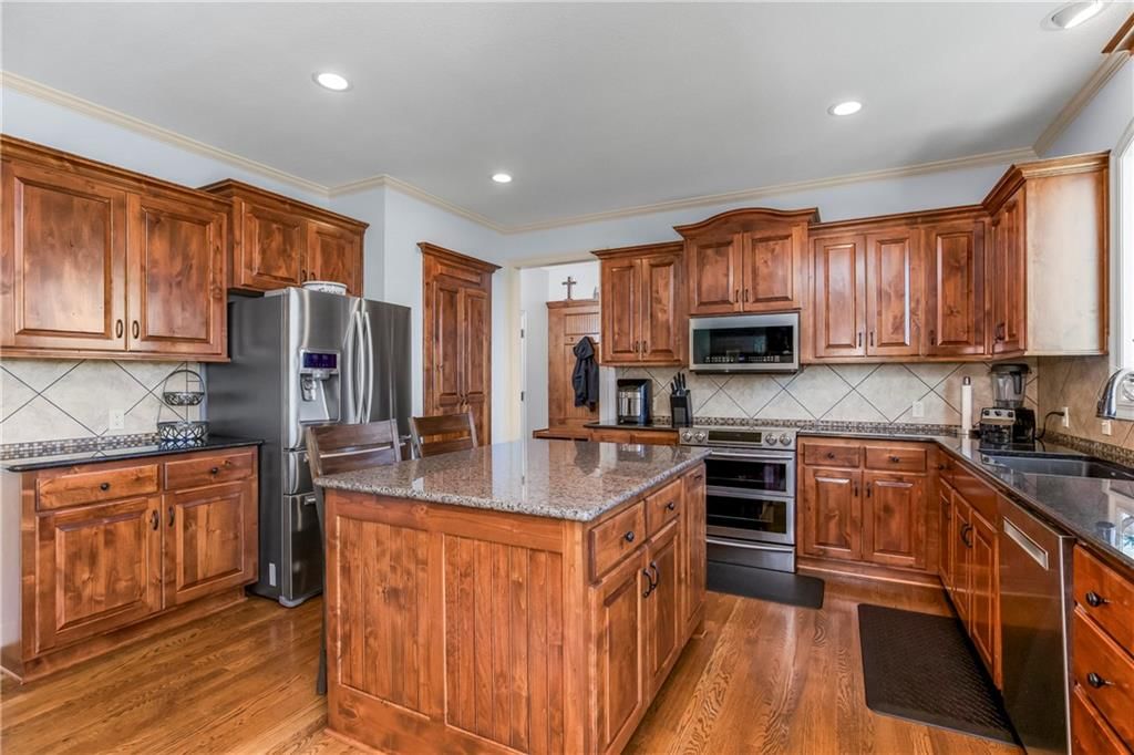 Photo 11 of 35 - 21222 W 46th Terrace