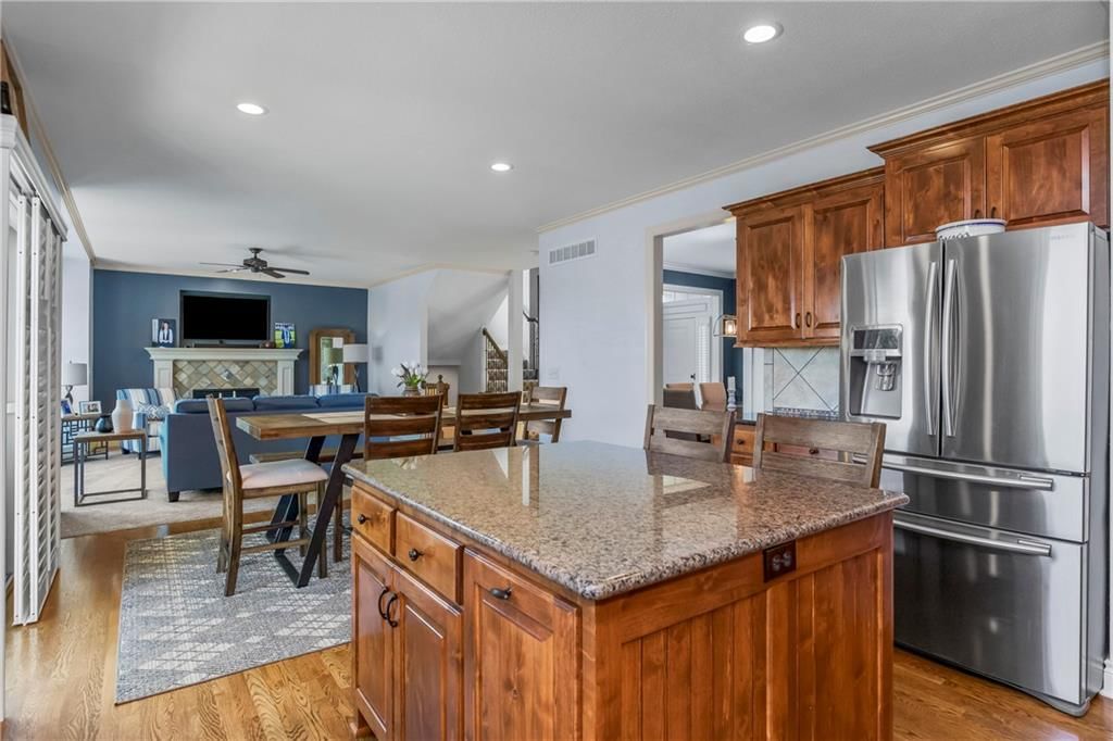 Photo 12 of 35 - 21222 W 46th Terrace