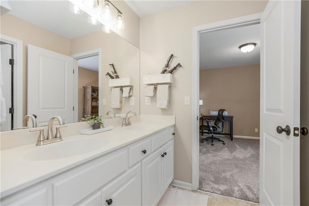 Photo 18 of 35 - 21222 W 46th Terrace