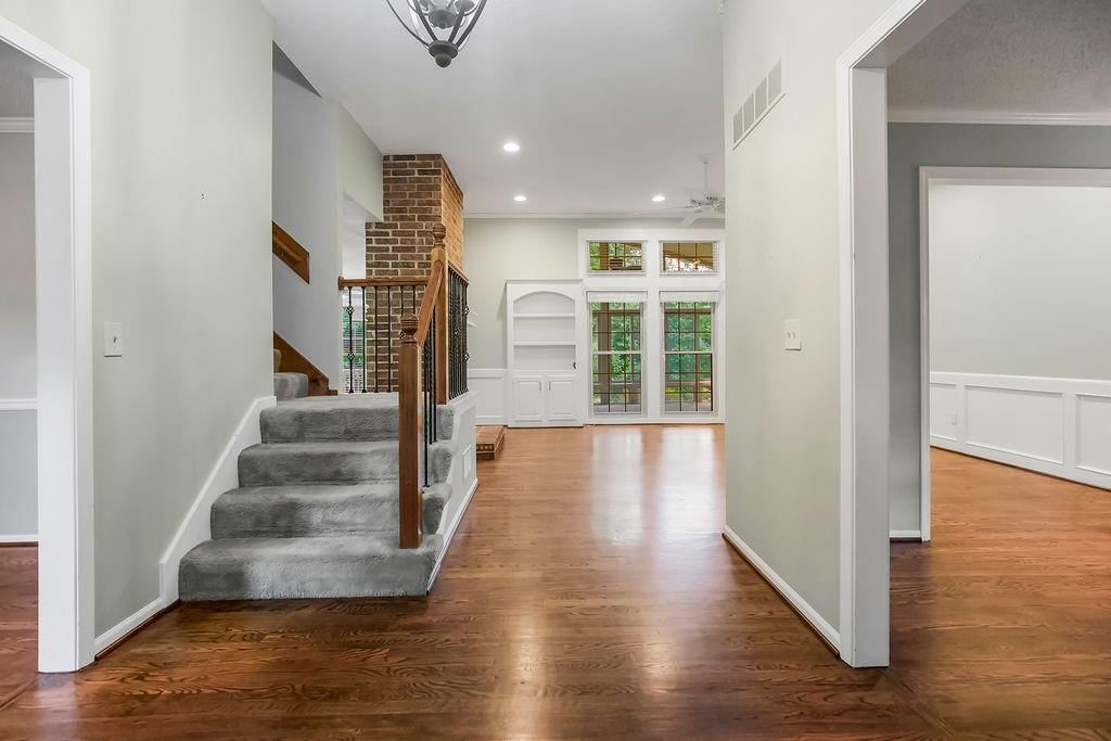 8021 Hall Street — photo 2