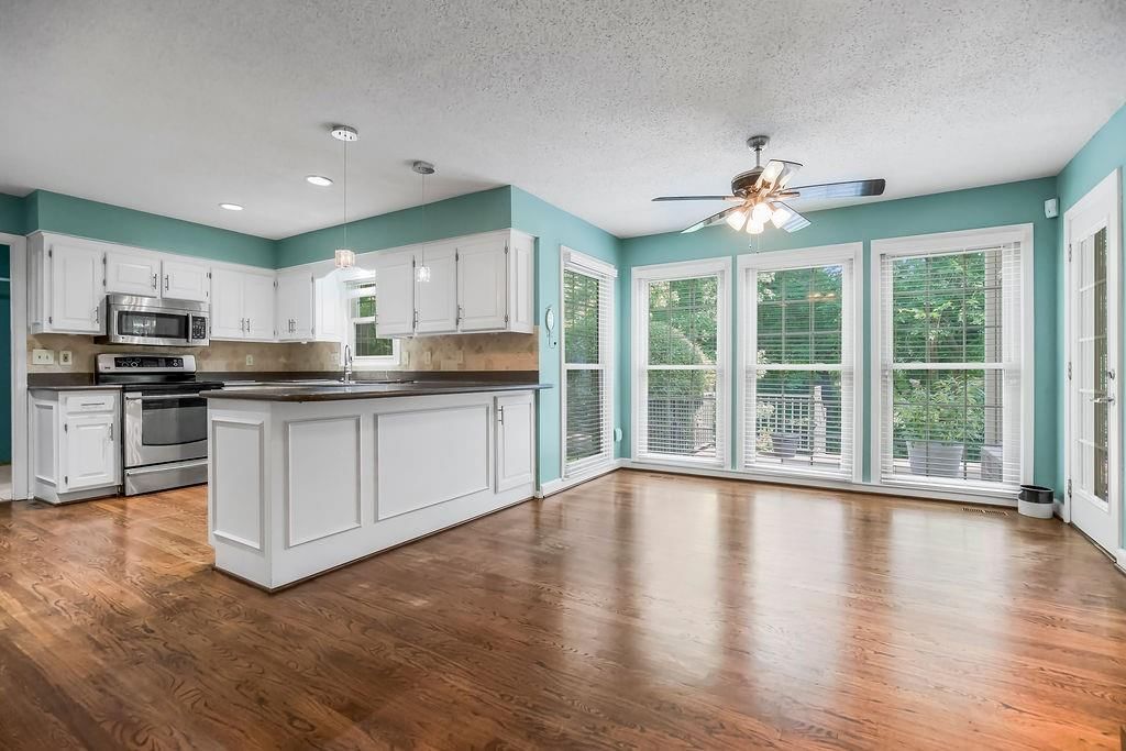 8021 Hall Street — photo 10