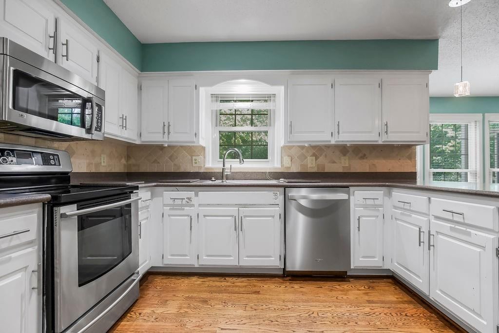 8021 Hall Street — photo 13