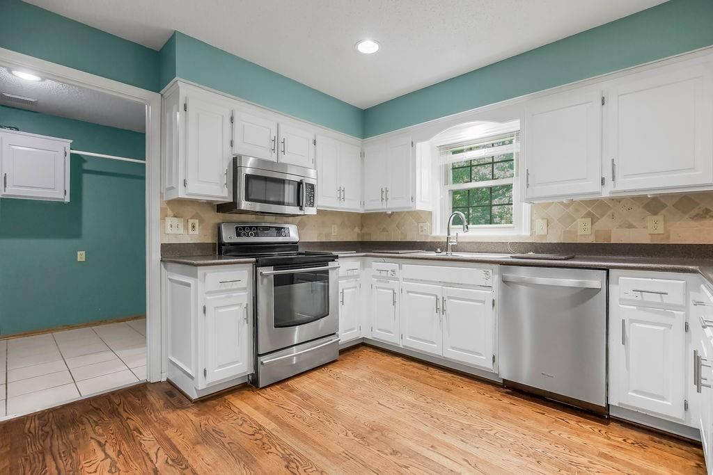 8021 Hall Street — photo 14