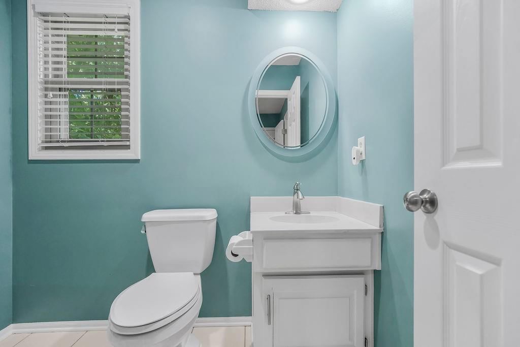 8021 Hall Street — photo 17