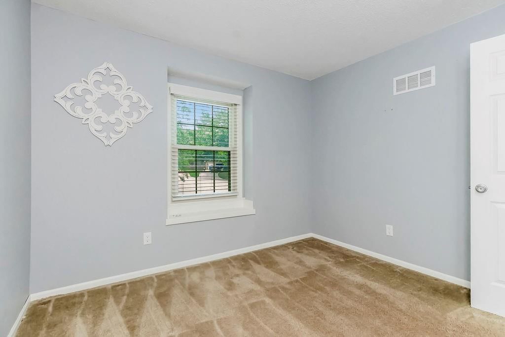 8021 Hall Street — photo 25