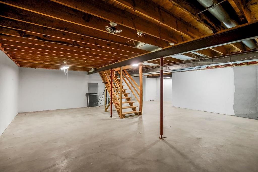 8021 Hall Street — photo 28