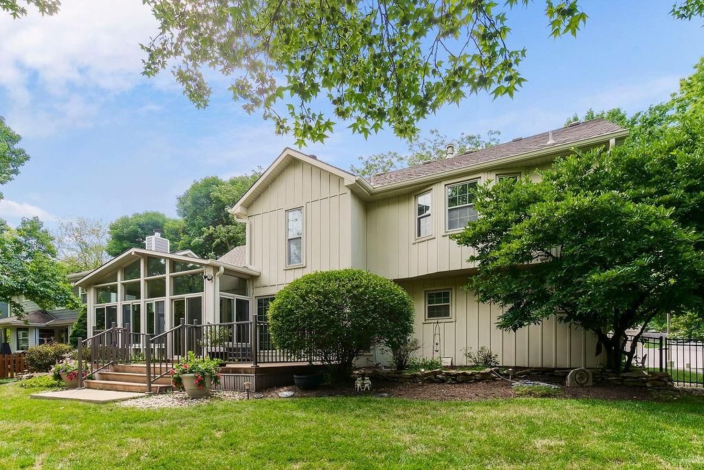 8021 Hall Street — photo 30