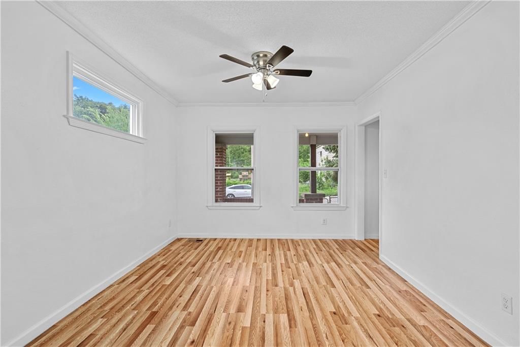 Photo 5 of 28 - 812 Tenny Avenue