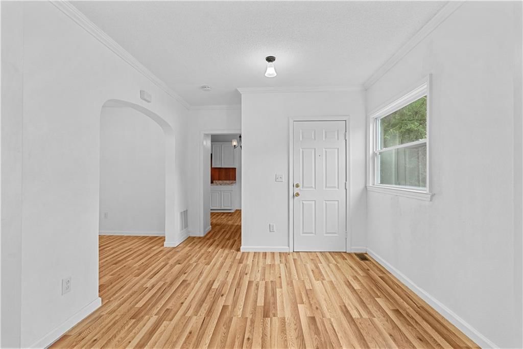 Photo 7 of 28 - 812 Tenny Avenue
