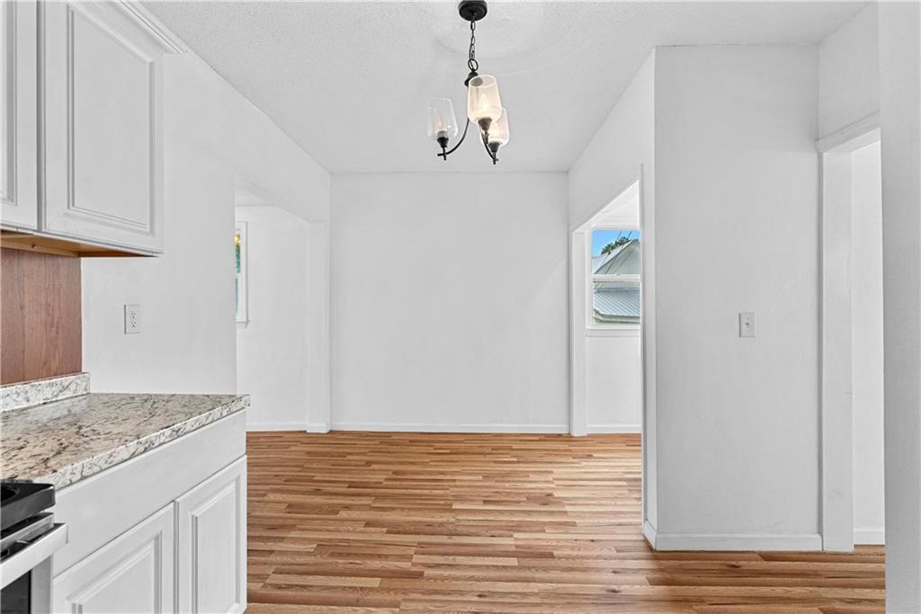 Photo 11 of 28 - 812 Tenny Avenue