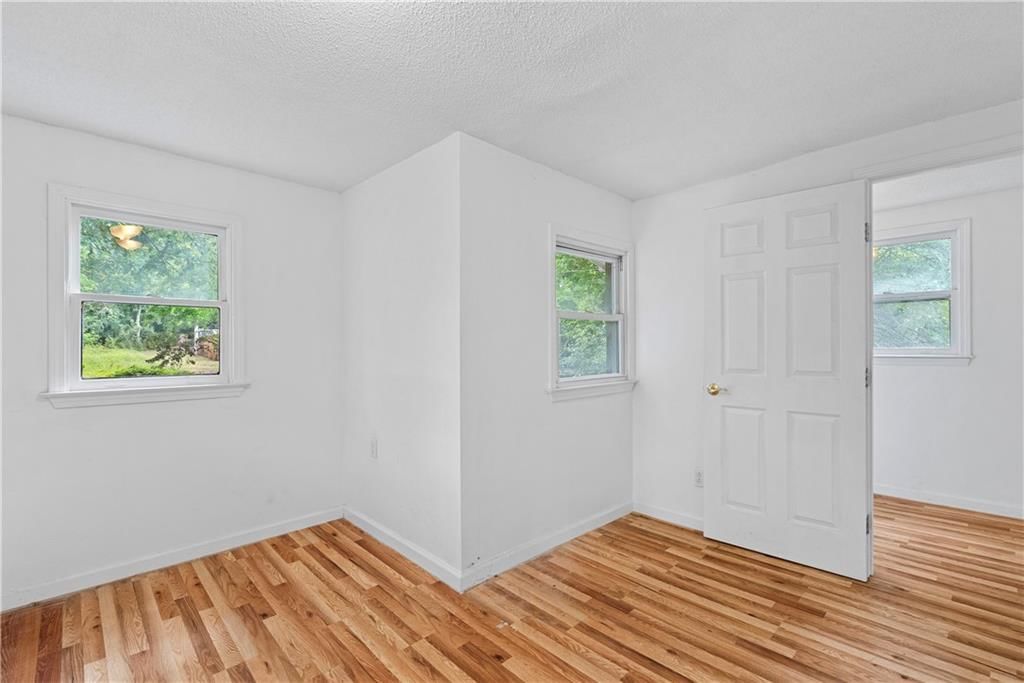 Photo 14 of 28 - 812 Tenny Avenue