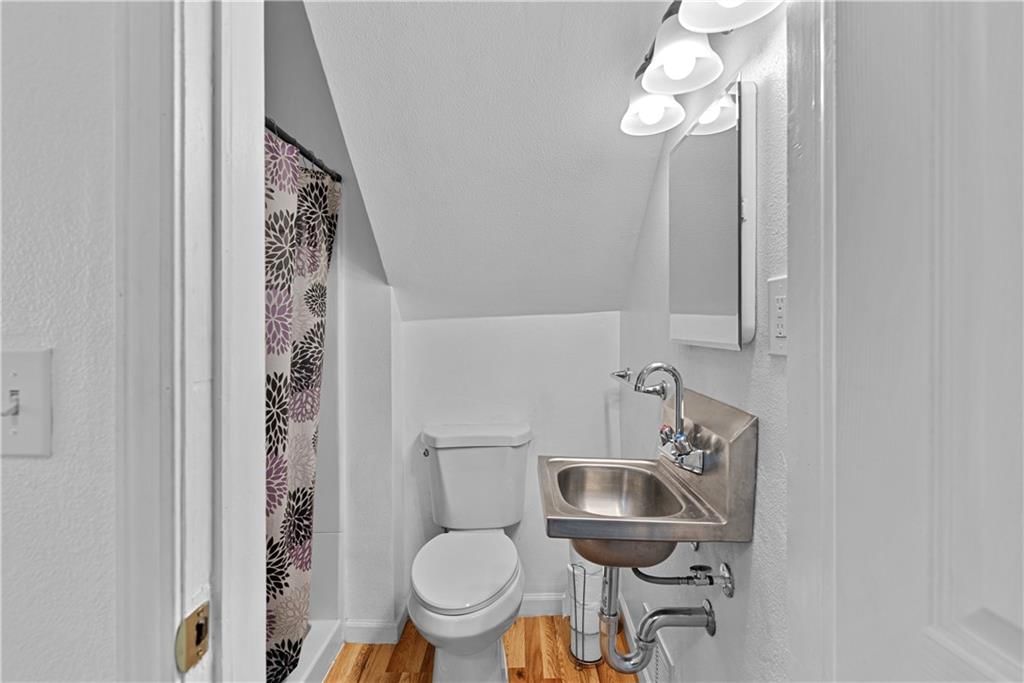 Photo 16 of 28 - 812 Tenny Avenue