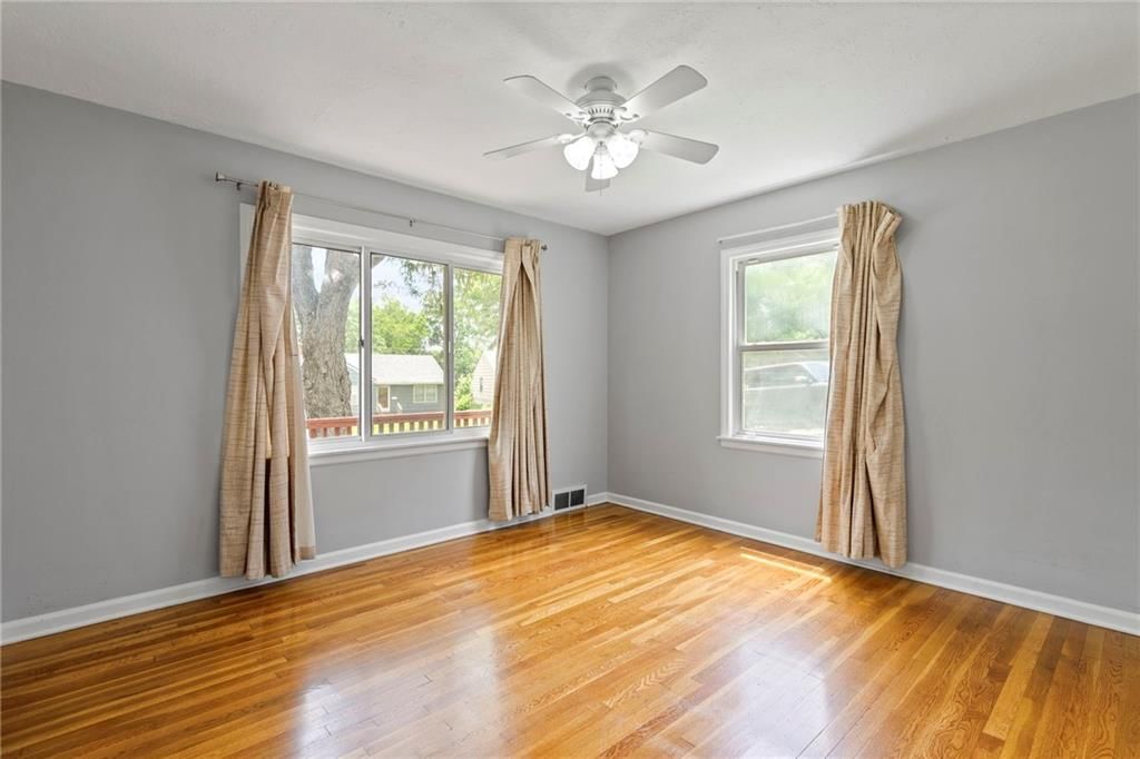 5724 Beverly Avenue — photo 9