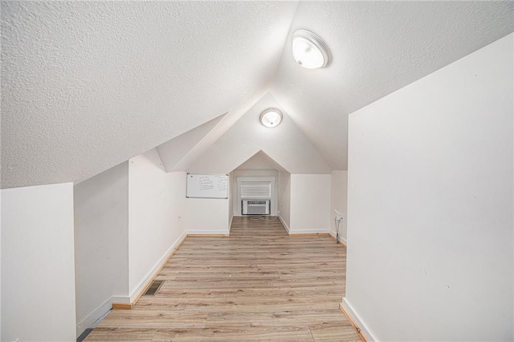 4009 Kenwood Avenue — photo 21