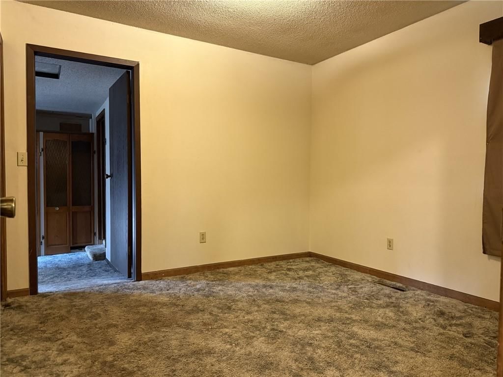 Photo 8 of 18 - 2501 Harris Avenue
