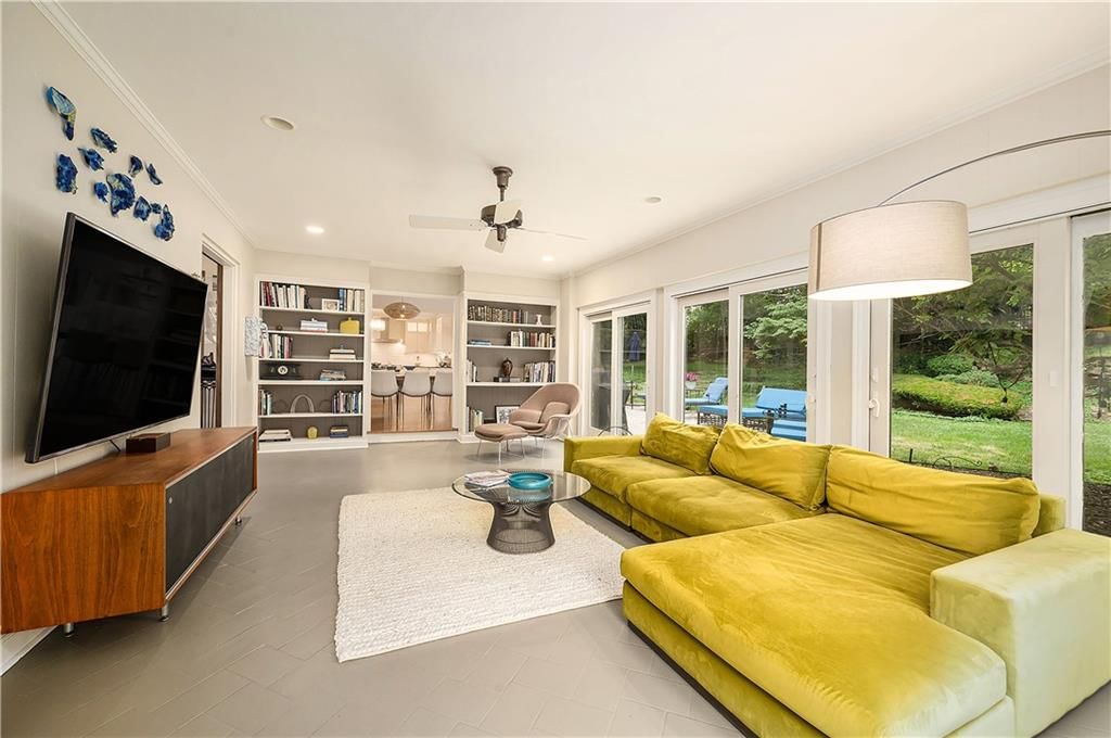 Photo 10 of 54 - 6215 Ensley Lane