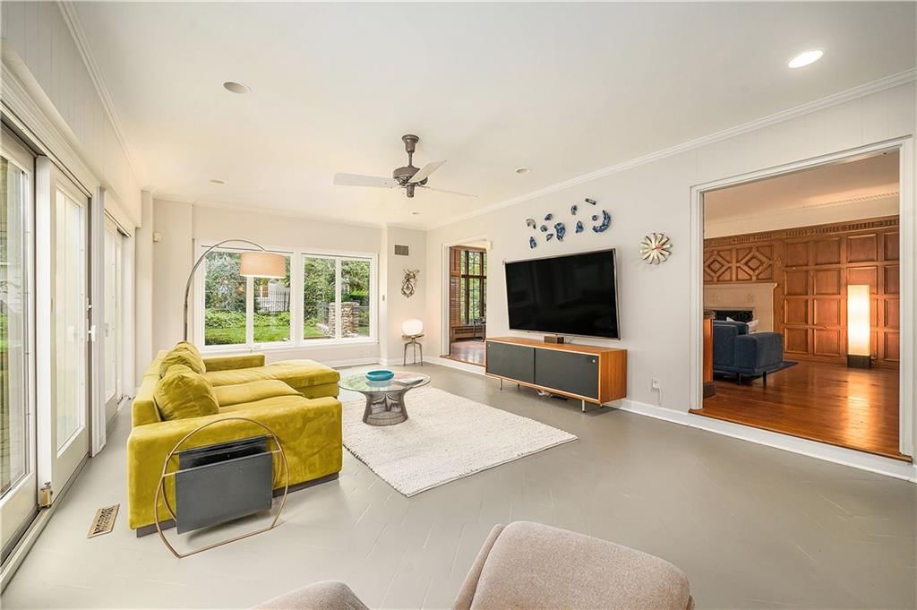 Photo 11 of 54 - 6215 Ensley Lane