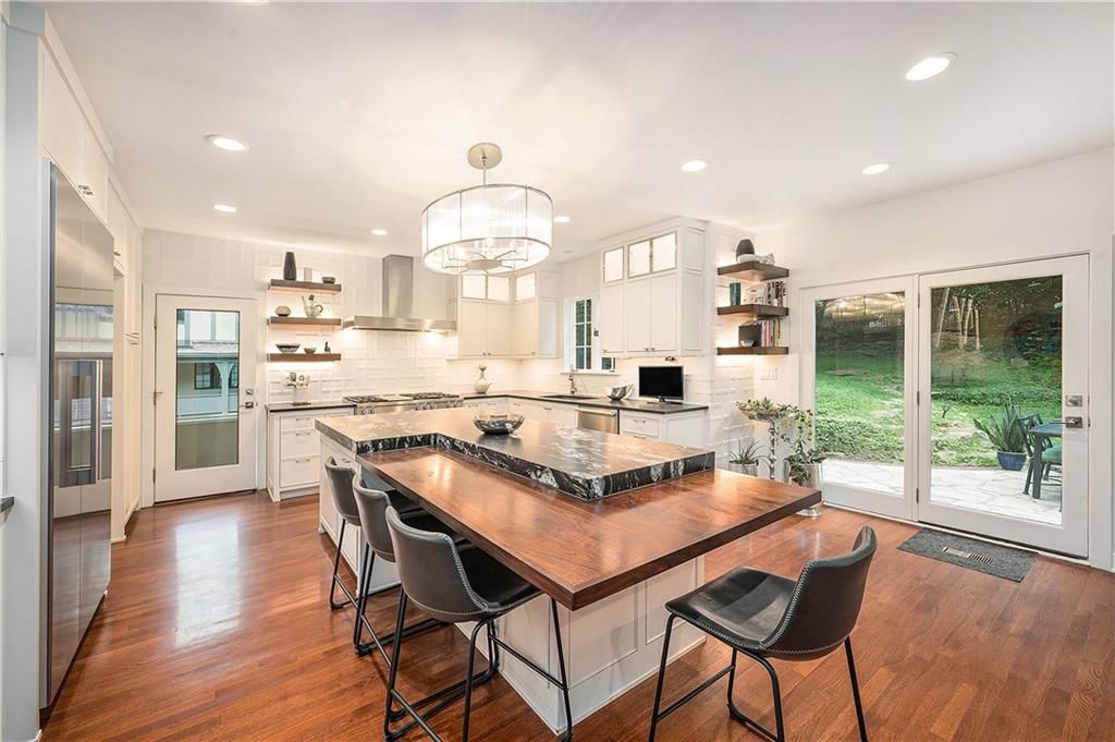 Photo 16 of 54 - 6215 Ensley Lane