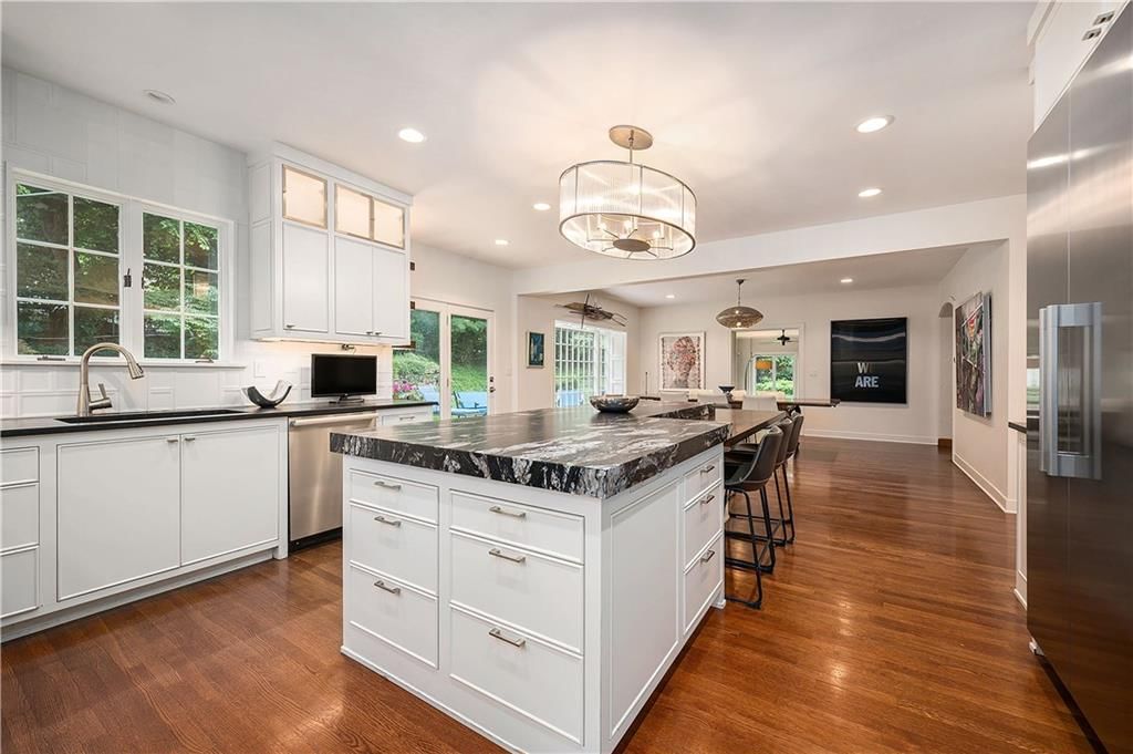 Photo 18 of 54 - 6215 Ensley Lane