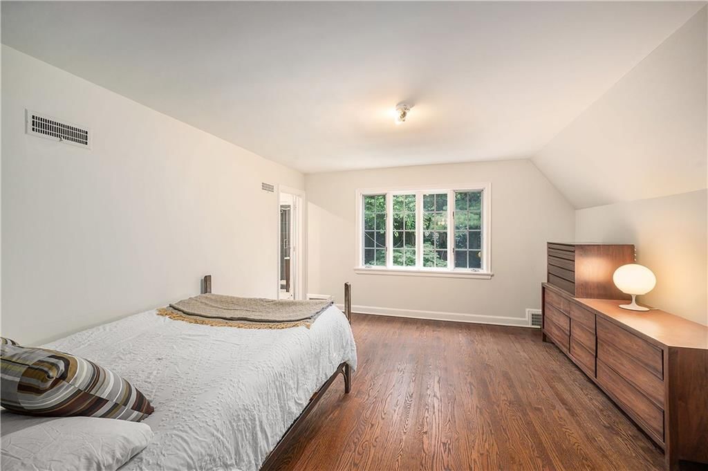 Photo 31 of 54 - 6215 Ensley Lane