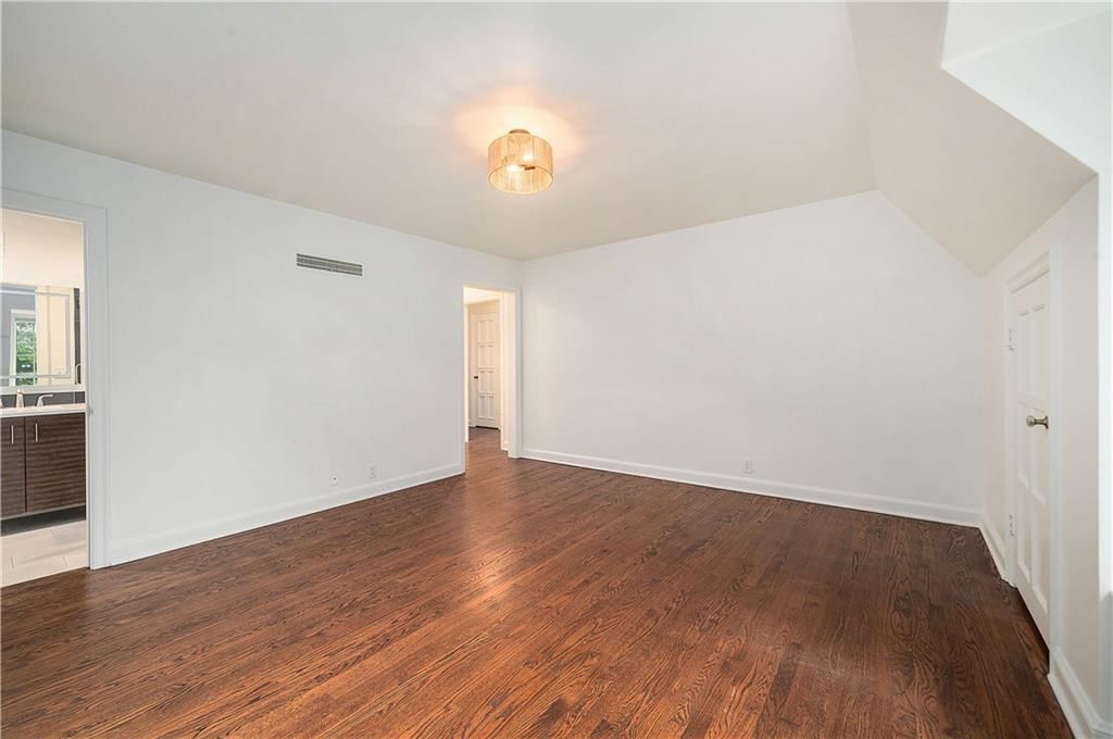 Photo 35 of 54 - 6215 Ensley Lane